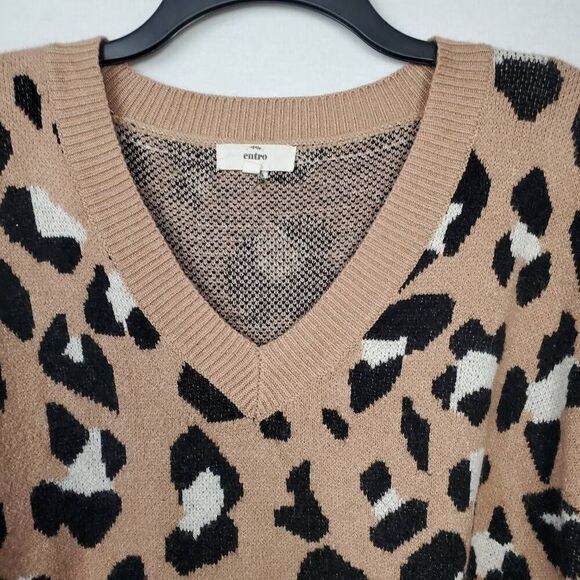 Entro SMALL Tan Animal Print Sweater - Picture 6 of 9